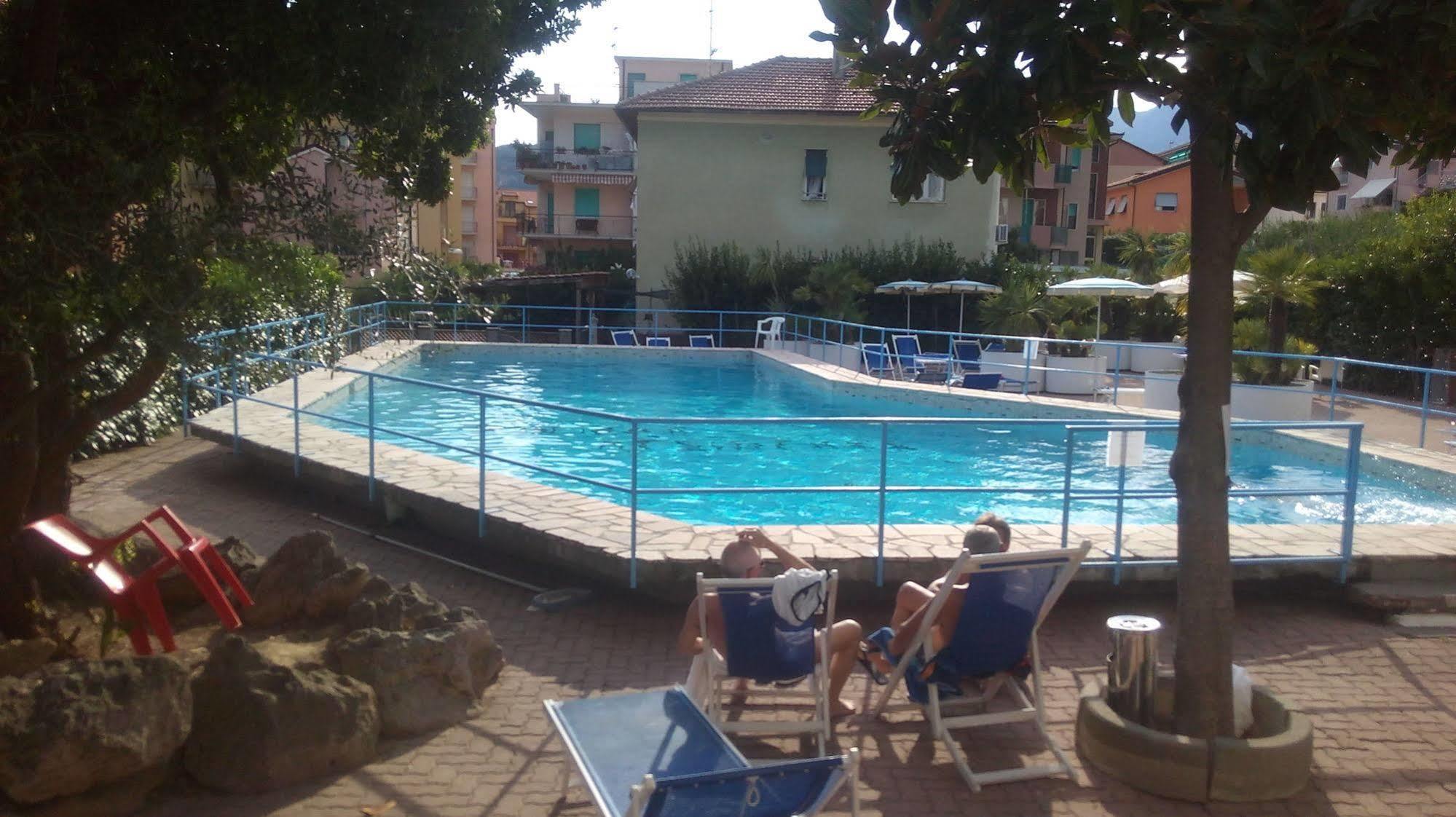 Hotel Riviera Pietra Ligure Εξωτερικό φωτογραφία