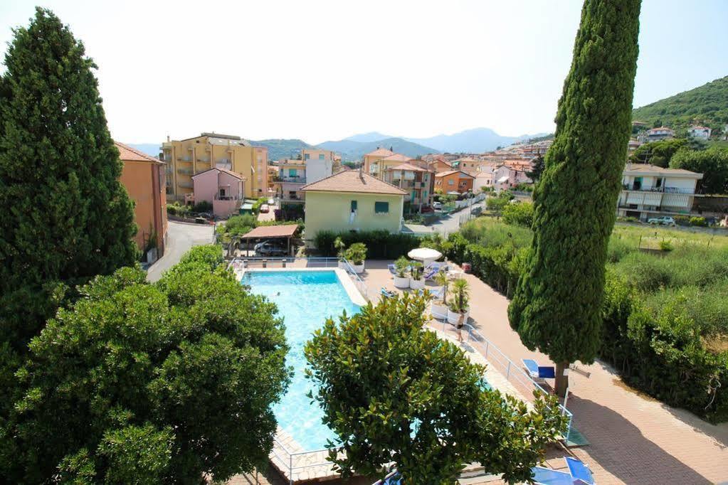 Hotel Riviera Pietra Ligure Εξωτερικό φωτογραφία